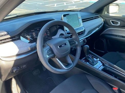 Used 2025 Jeep Compass Sport image 14