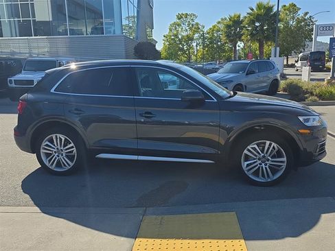 Used 2019 Audi Q5 2.0T Premium Plus w/ Premium Plus Package AWD/4WD image 5