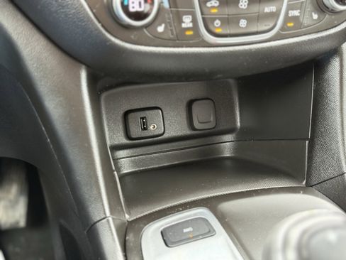 Used 2018 Chevrolet Equinox LT image 27