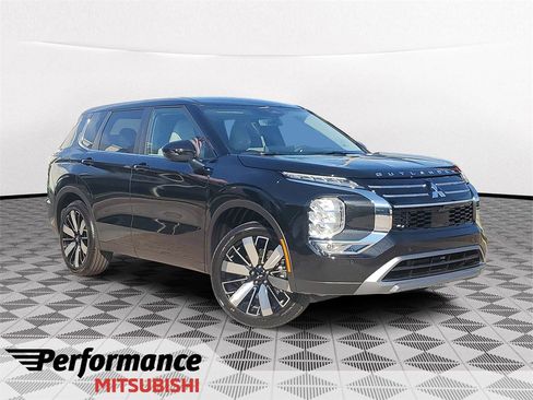 New 2026 Mitsubishi Outlander SE image 1