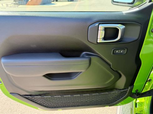 Used 2025 Jeep Wrangler Sport image 11