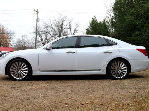 Used 2016 Hyundai Equus Signature image 2
