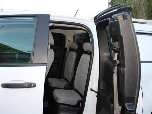 Used 2019 Chevrolet Colorado W/T w/ WT Convenience Package RWD image 15