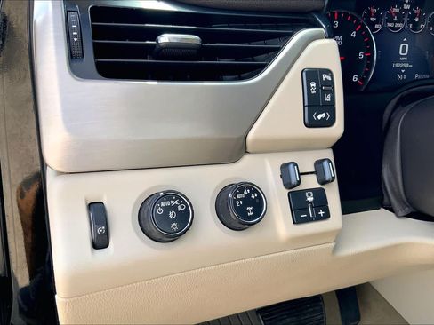 Used 2015 GMC Yukon Denali w/ Open Road Package AWD/4WD image 35