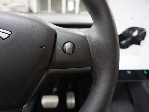 Used 2023 Tesla Model Y Performance image 7