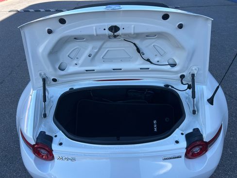 Used 2024 MAZDA MX-5 Miata Grand Touring RWD image 17