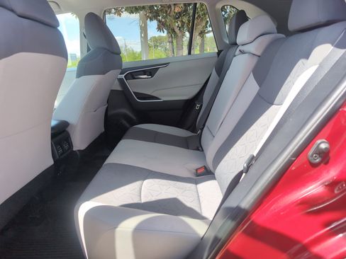 Certified 2021 Toyota RAV4 XLE image 30