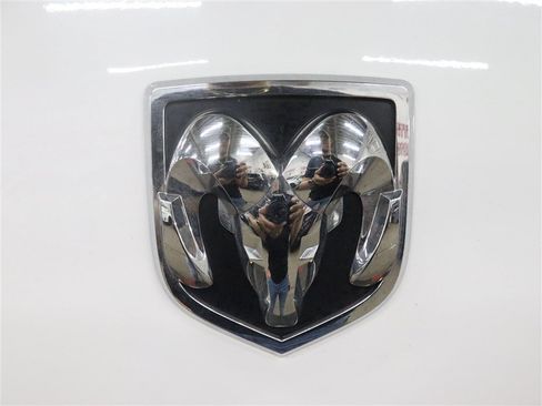 Used 2018 RAM 1500 Laramie w/ Convenience Group AWD/4WD image 11