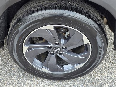 Used 2025 Nissan Rogue SV FWD image 33