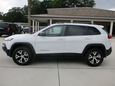 Used 2014 Jeep Cherokee Trailhawk w/ Technology Group AWD/4WD image 2