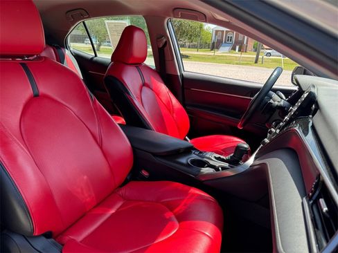 Used 2022 Toyota Camry SE image 16