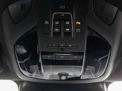 Used 2021 Maserati Levante image 16