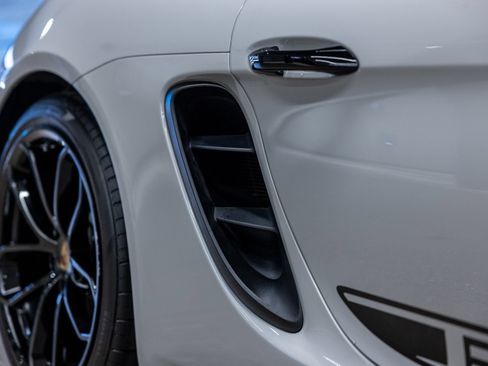 Certified 2024 Porsche 718 Boxster RWD image 22