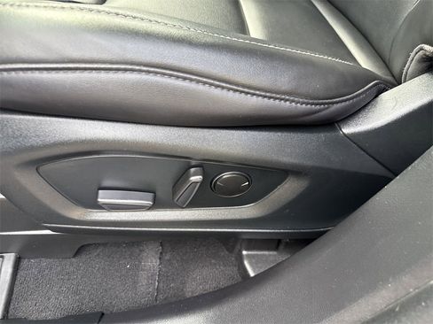 Used 2022 Ford Explorer XLT w/ Equipment Group 202A image 14