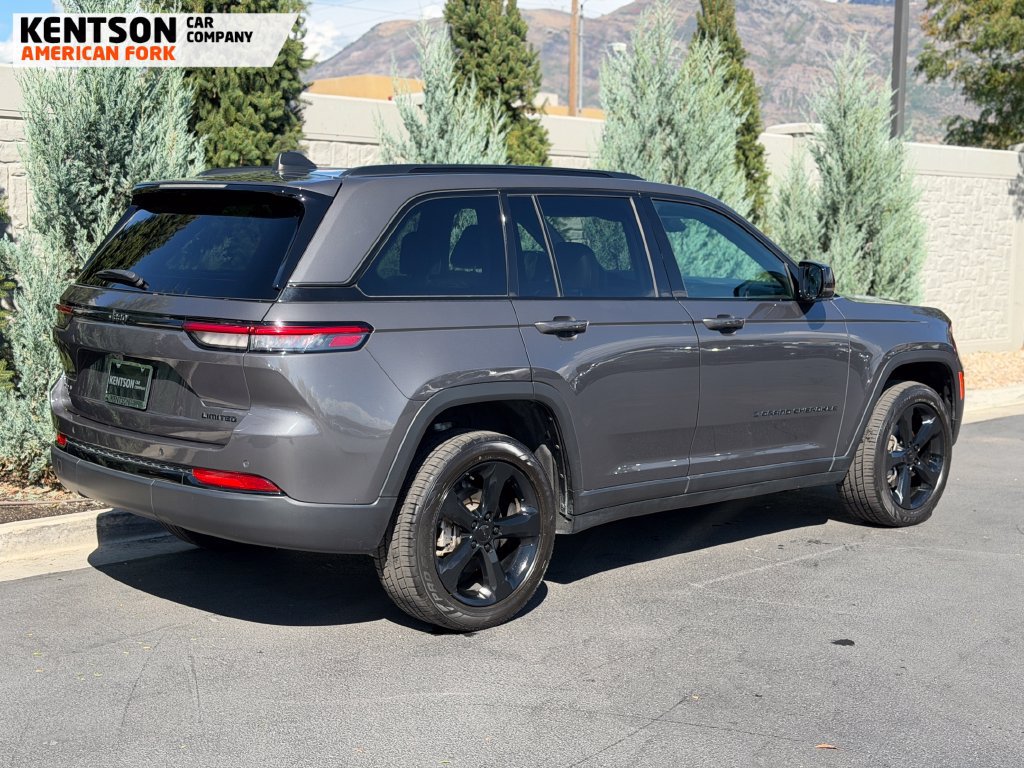 Used 2025 Jeep Grand Cherokee Limited w/ Black Appearance Package AWD/4WD image 8