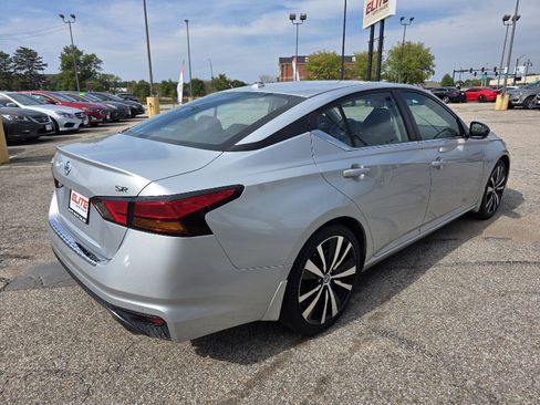 Used 2021 Nissan Altima 2.5 SR w/ SR Premium Package image 5