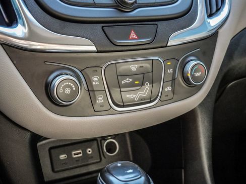 Used 2021 Chevrolet Equinox LT AWD/4WD image 49