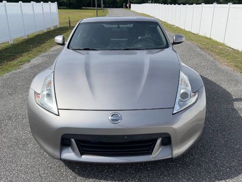Used 2011 Nissan 370Z Coupe RWD image 2