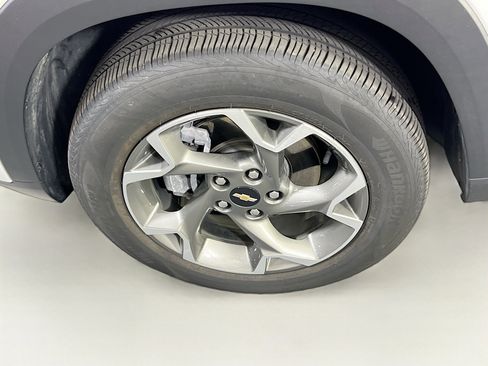 Used 2025 Chevrolet Trax LT w/ Driver Confidence Package FWD image 29