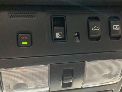 Used 2024 Nissan Titan PRO-4X w/ Pro-4x Convenience Package AWD/4WD image 19