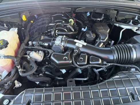 Certified 2023 Jeep Grand Cherokee Limited w/ Trailer Tow Prep Group (B) AWD/4WD image 19