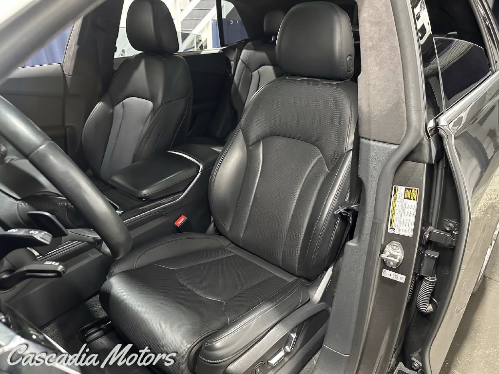 Used 2019 Audi Q8 Prestige w/ Luxury Package AWD/4WD image 9