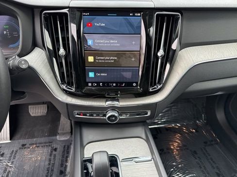 Certified 2025 Volvo XC60 T8 Plus w/ Protection Package Premier image 15