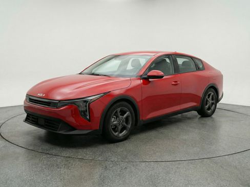 Used 2025 Kia K4 LXS image 3