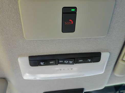 Used 2022 Nissan Kicks SR w/ Premium Package FWD image 28