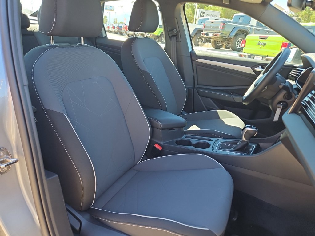 Used 2025 Volkswagen Jetta Sport FWD image 24