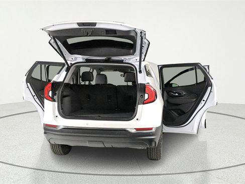 Used 2023 GMC Terrain AT4 image 6