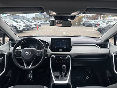 Used 2022 Toyota RAV4 XLE image 12