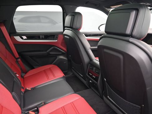 Used 2026 Porsche Cayenne S AWD/4WD image 7
