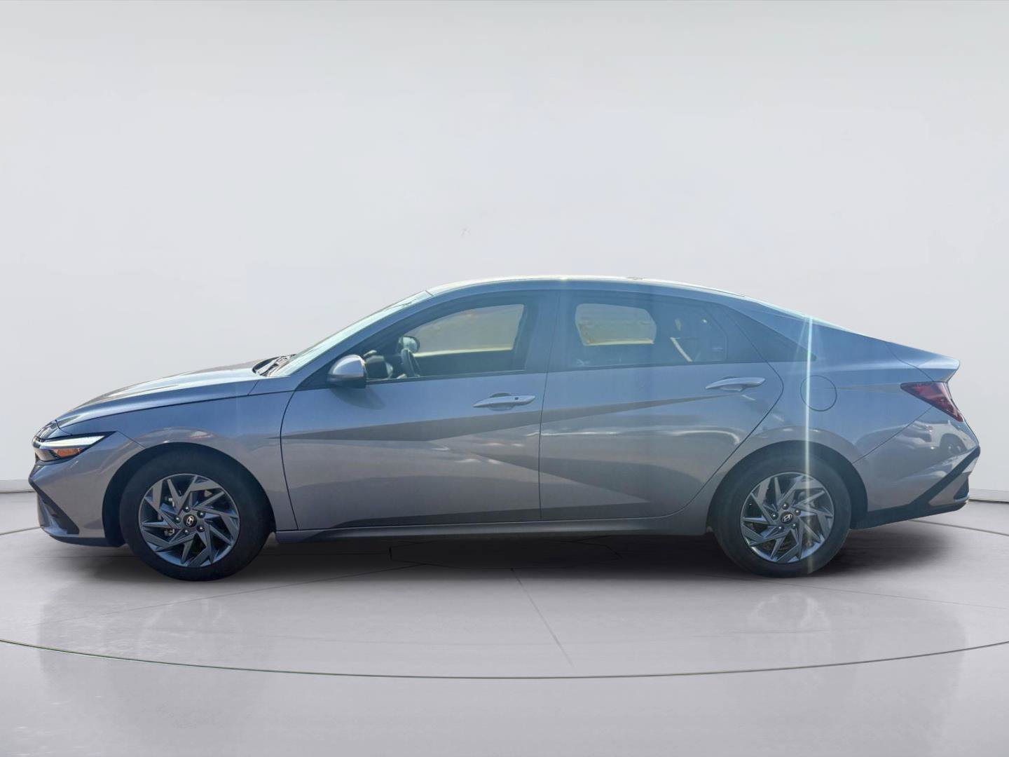 Used 2024 Hyundai Elantra SEL FWD image 9