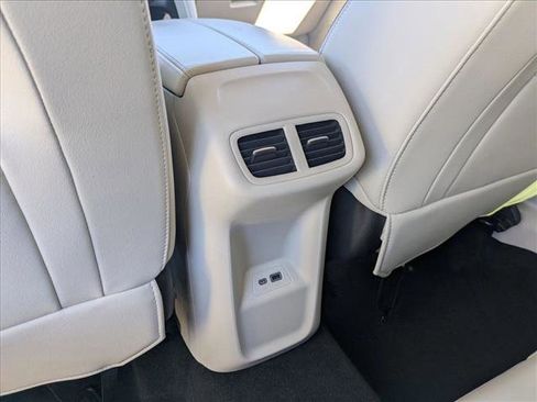 Used 2023 Buick Envision Essence image 16