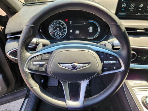 Used 2025 Genesis GV70 3.5T Sport AWD/4WD image 9
