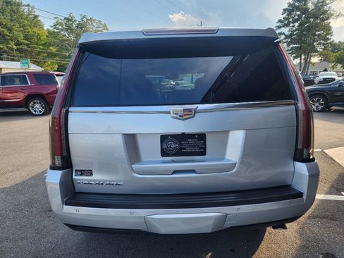 Used 2016 Cadillac Escalade Luxury image 4