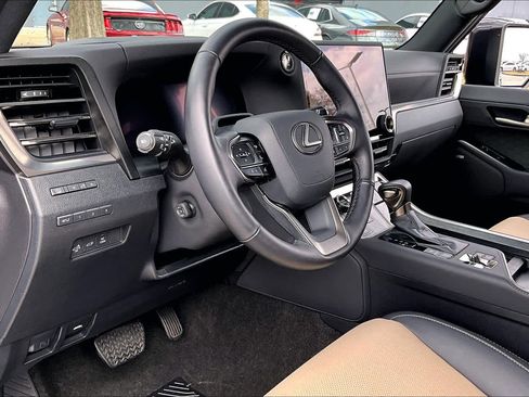 Used 2024 Lexus GX 550 image 15