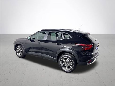 Used 2025 Chevrolet Trax LT image 8