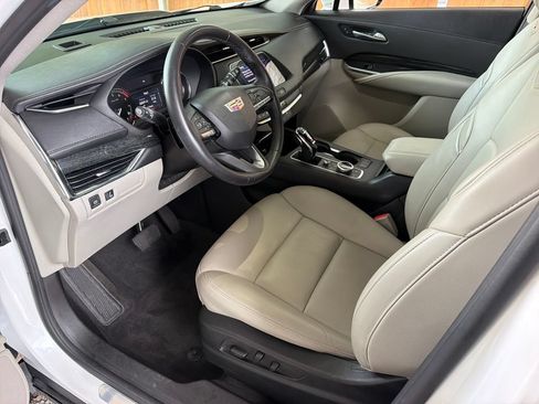 Used 2023 Cadillac XT4 Premium Luxury FWD image 2