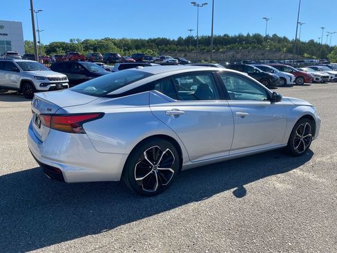 Used 2024 Nissan Altima 2.5 SR FWD image 6