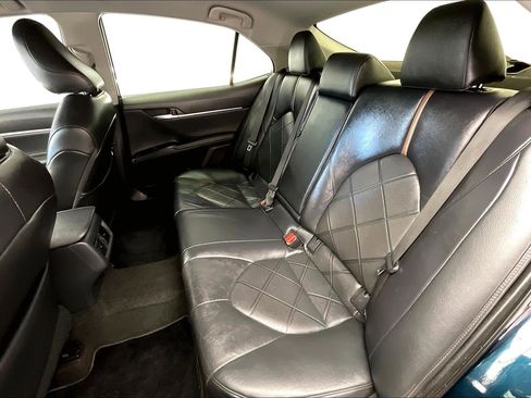 Used 2018 Toyota Camry XLE image 19