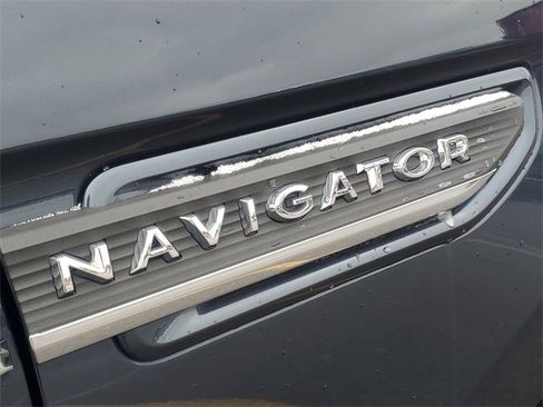 Used 2022 Lincoln Navigator Reserve image 10