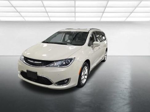 Used 2019 Chrysler Pacifica Touring-L Plus w/ Advanced Safetytec Group FWD image 9