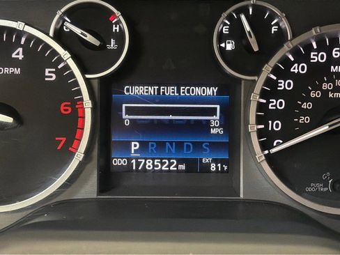 Used 2016 Toyota Tundra SR5 w/ SR5 Upgrade Package image 24