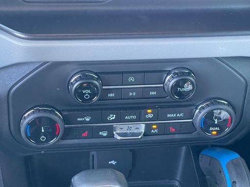 Used 2022 Ford Bronco Black Diamond AWD/4WD image 17