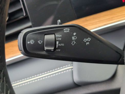 Used 2025 Volkswagen Tiguan SEL R-Line AWD/4WD image 25