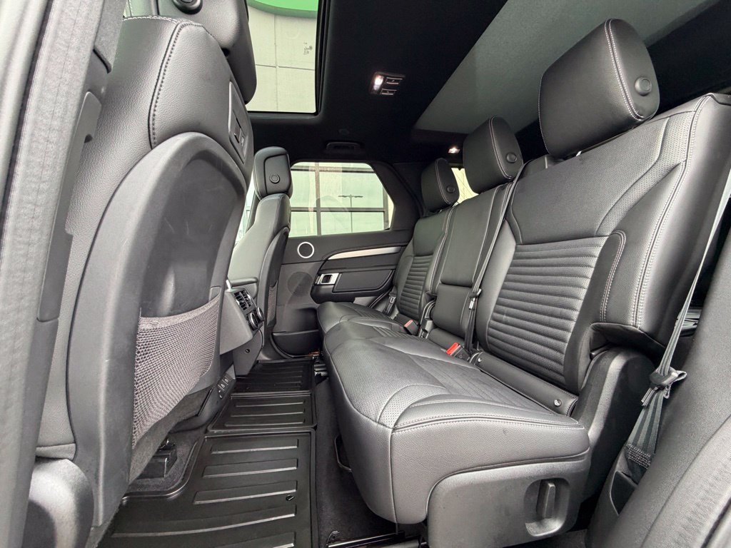 Used 2024 Land Rover Discovery Dynamic SE AWD/4WD image 20