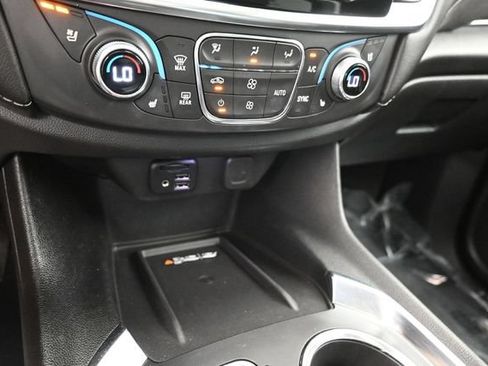 Used 2021 Chevrolet Traverse High Country w/ LPO, Floor Liner Package AWD/4WD image 25