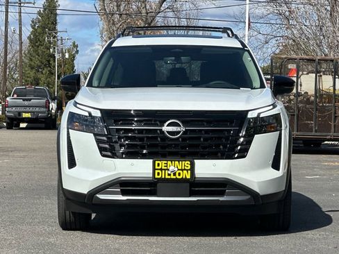 New 2026 Nissan Pathfinder Platinum w/ Cargo Package AWD/4WD image 9